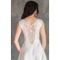 Атласное свадебное платье с кружевной спиной - модель 2